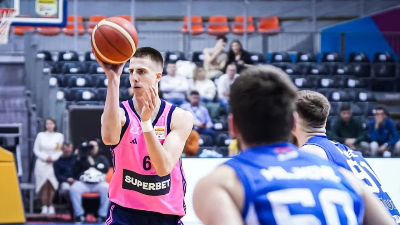 Mega obojila Dunav u roze i zakazala randevu sa Partizanom