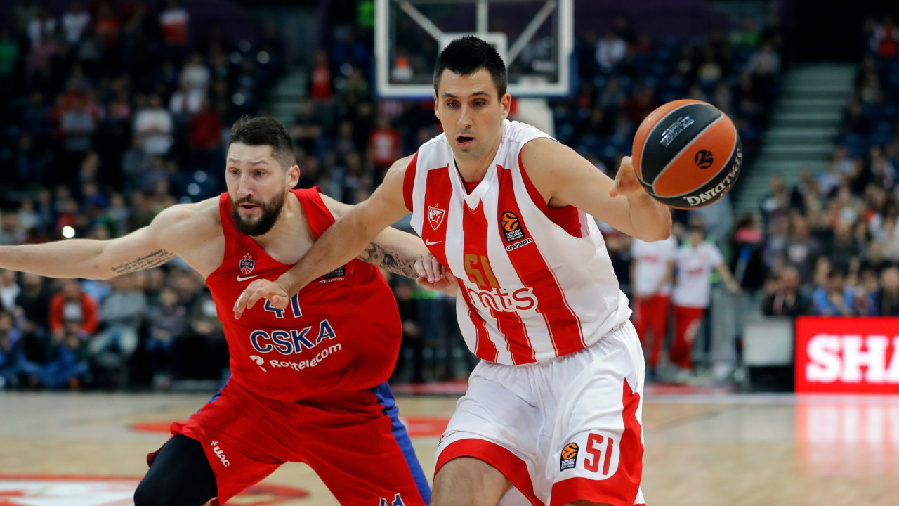 Šta radi čovek koji uskoro ulazi u petu deceniju? Potpisuje novi ugovor