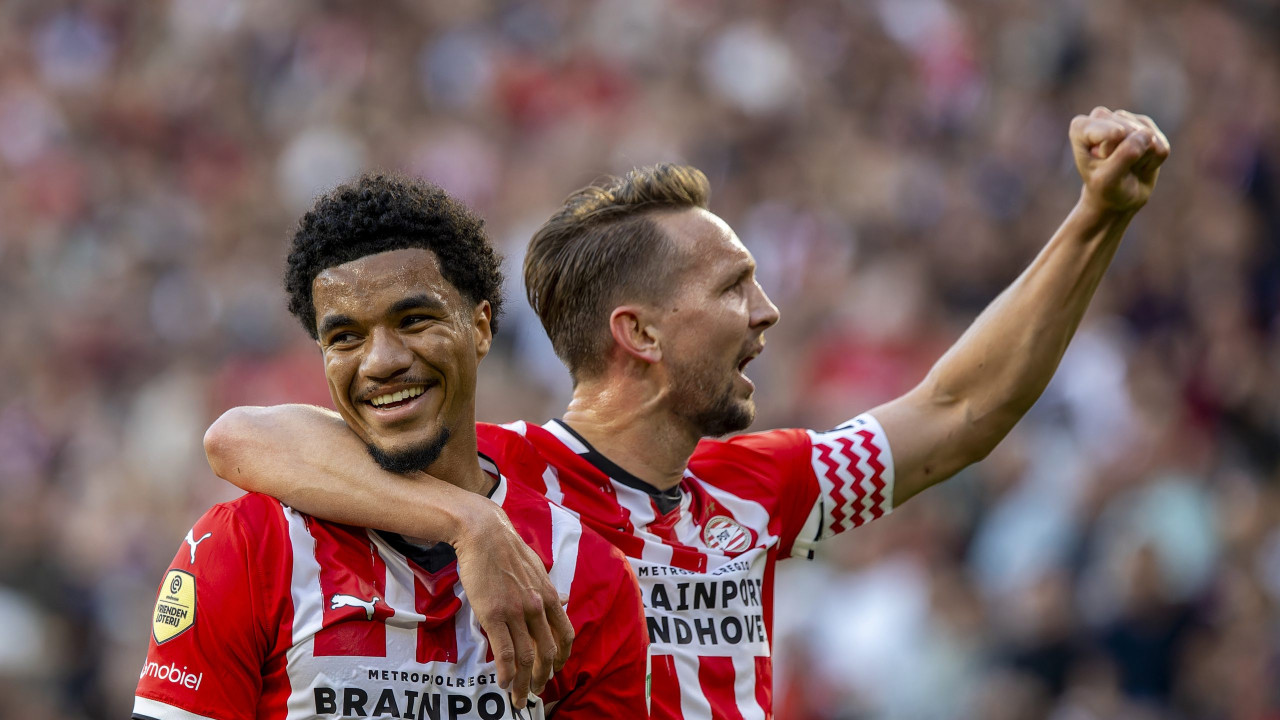 Samoubistvo Ajaksa za slavlje u Ajndhovenu: Otpisani PSV na milimetar od titule!