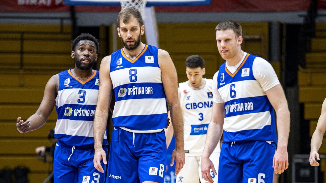 Mornar konačno pobedio, ali i dalje daleko od opstanka