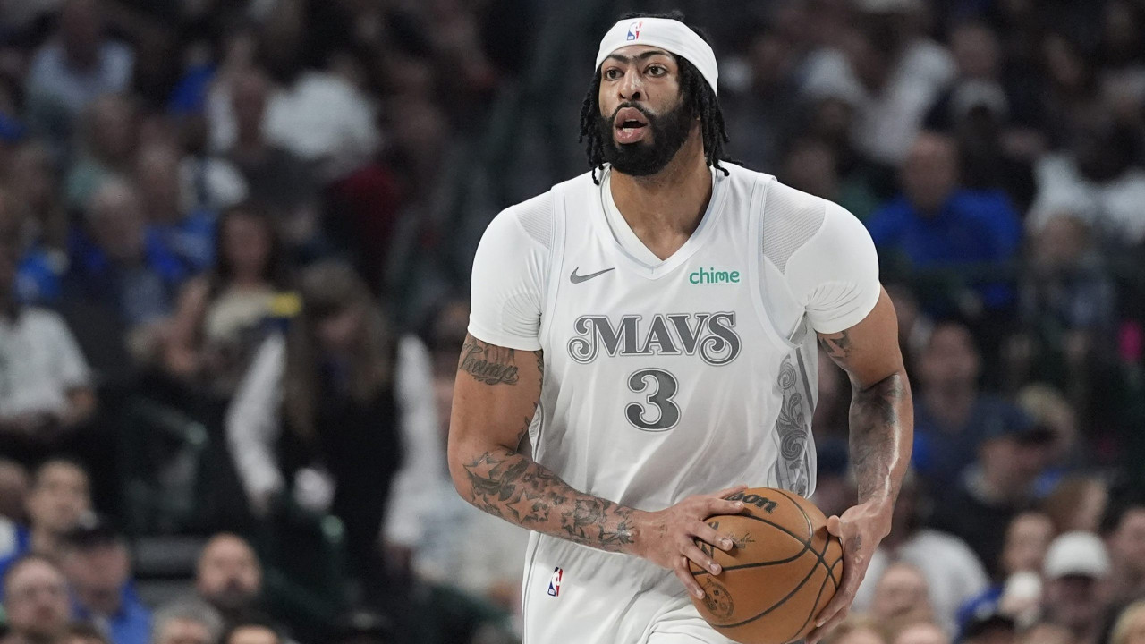 Entoni Dejvis se vraća na teren