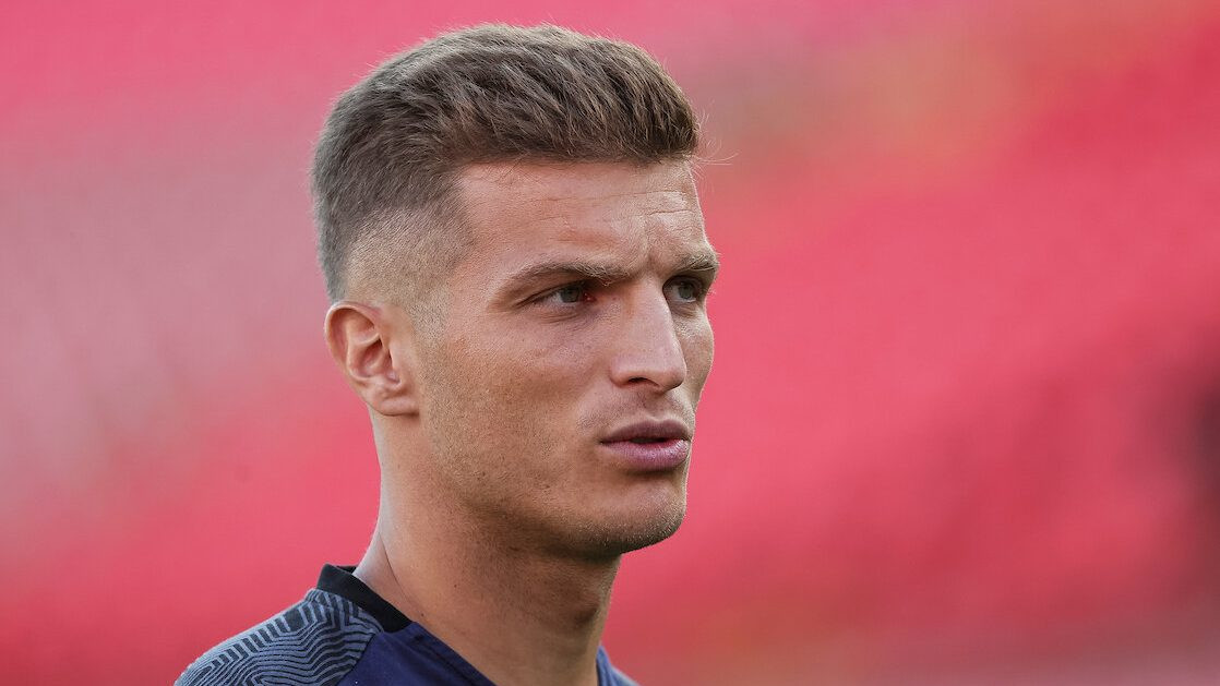 Zvezda prati situaciju sa Lazovićem, čeka se sastanak sa Veronom