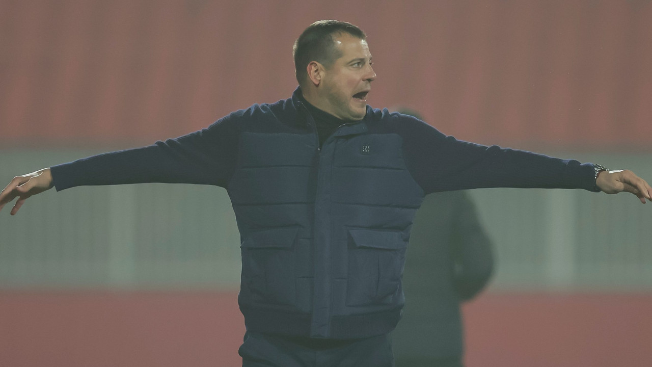 Lalatović kraj klupe kao na terenu: Neću više o problemima, iznervirao sam se jer su dvojica igrača završili u grčevima