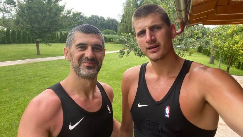 Jokić uz kuma trči kao niko pre njega: Nikola nije tip koji viče “Živela Srbija”, već sprema nešto veliko za svoj narod – Alimpijevića toliko obožavaju da ga vidim kao selektora Turske