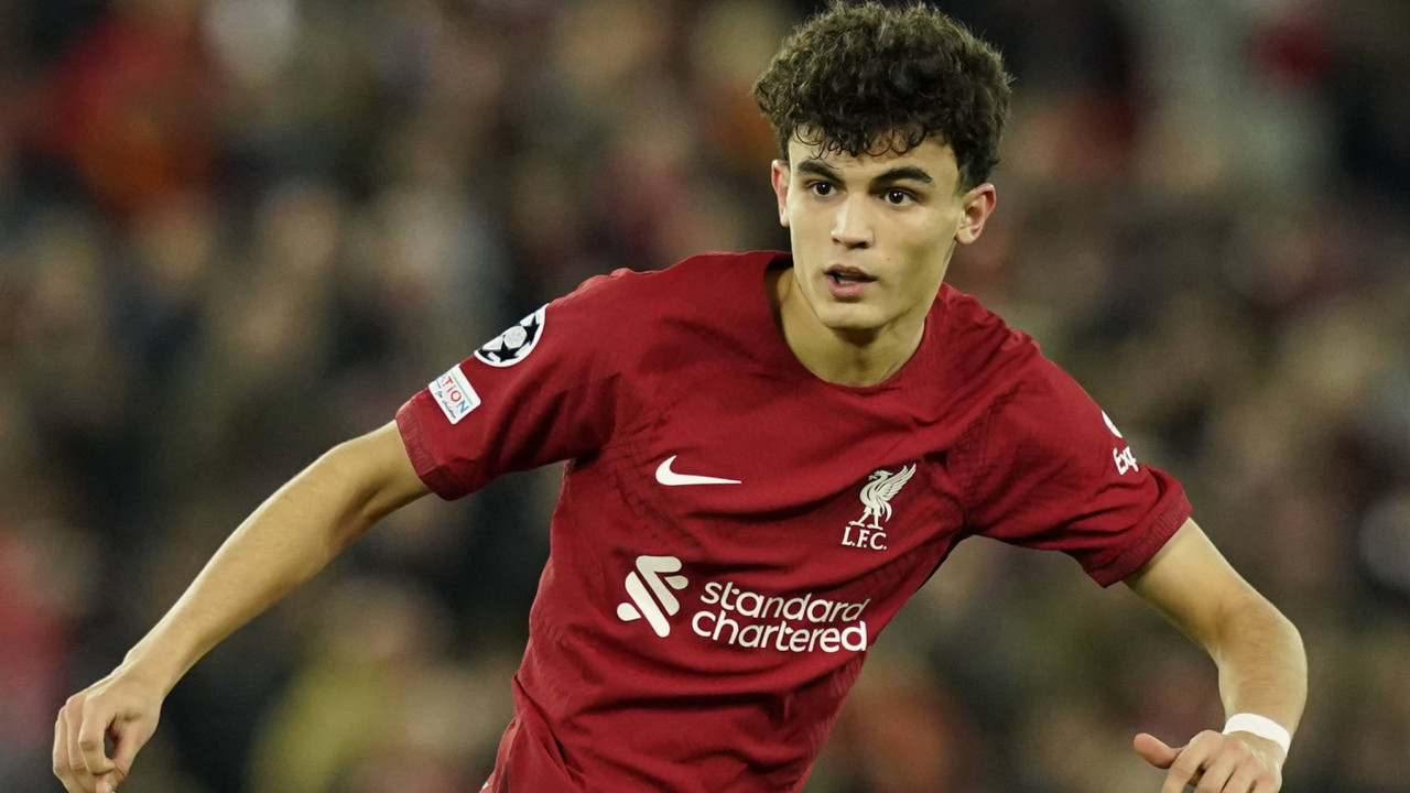 Mančester Siti nudi ruku spasa Stefanu Bajčetiću