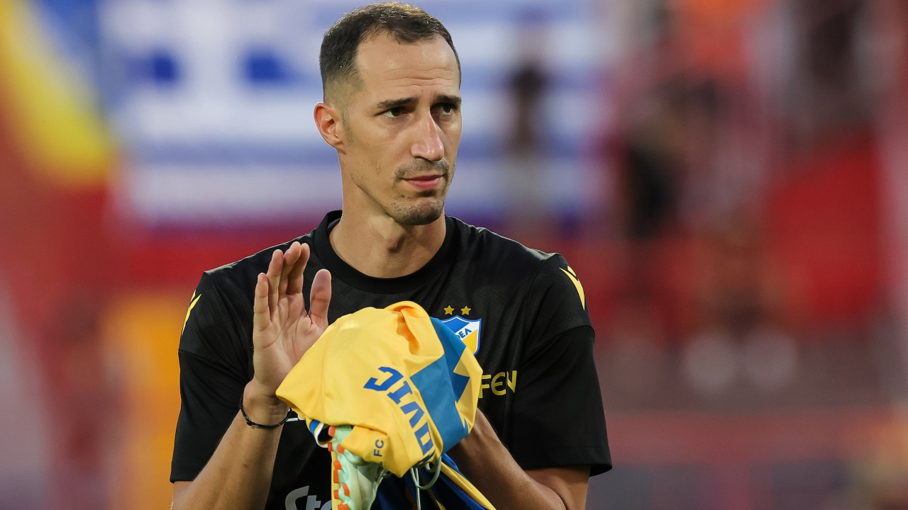 Raća Petrović danas potpisuje