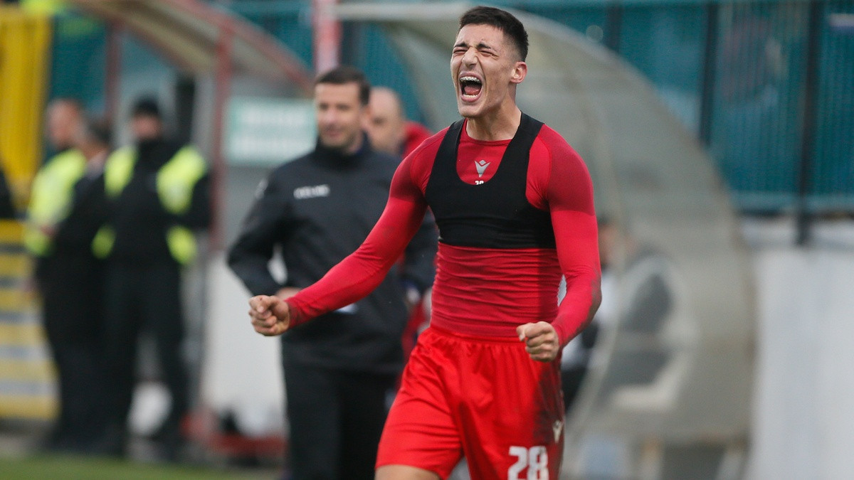 Kako je Zvezda iskoristila marketinški trik i zbog Vlahovića prodala napadača Milanu