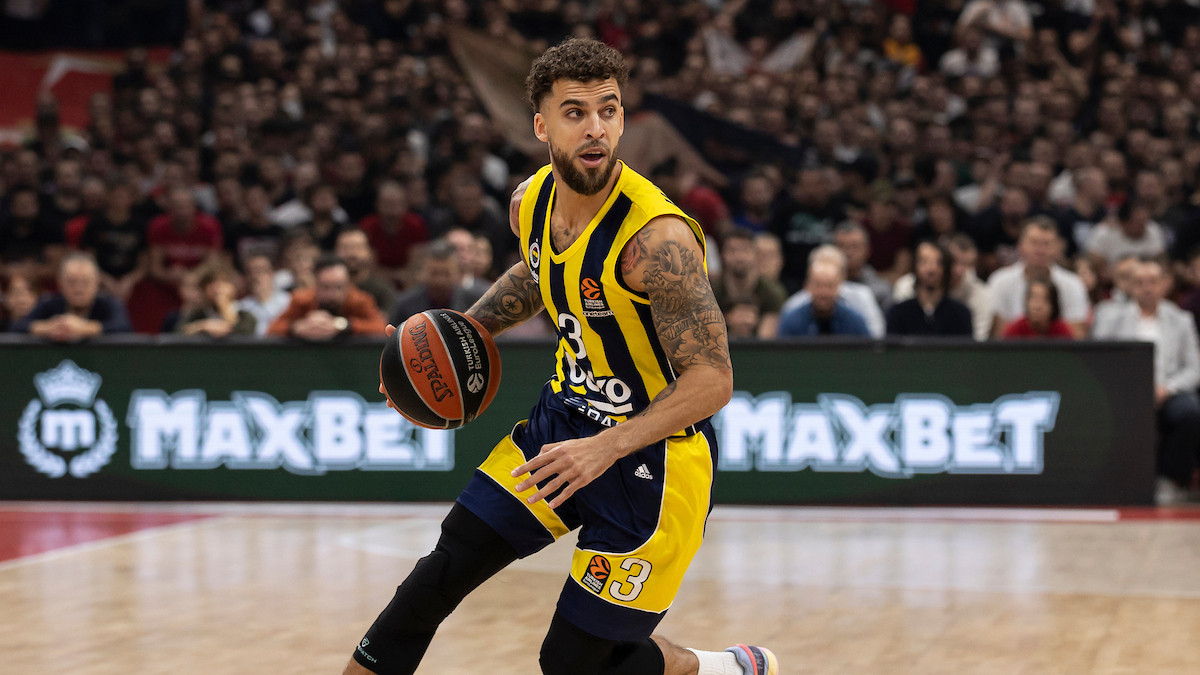 Poraz za Kokoškova u istanbulskom derbiju: Fener slomio Efes u poslednjoj četvrtini
